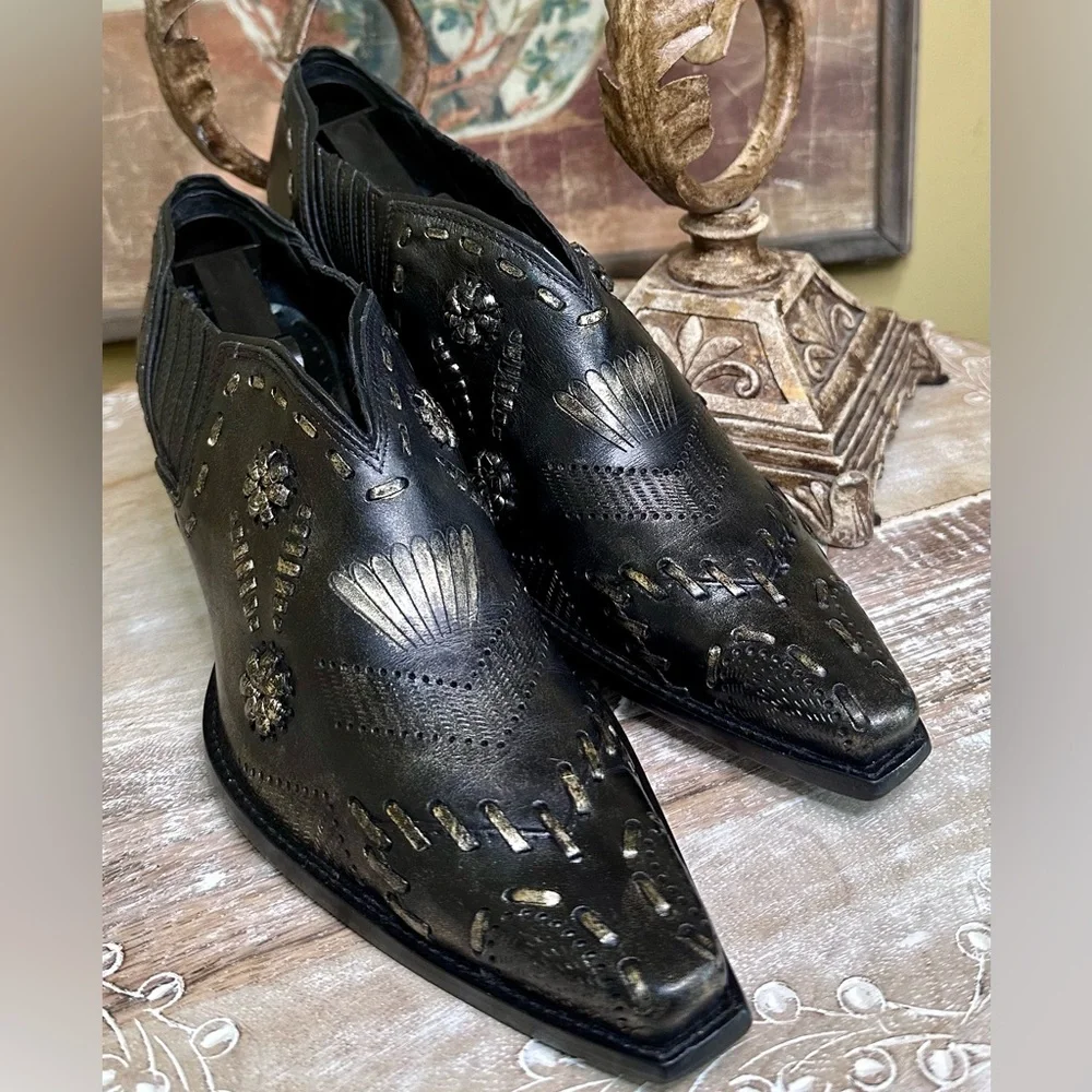 EUC BCBGirls “Toom” Vintage Style Boho Western Ankle Booties. Size 37.5/7.5 - Picture 1 of 14